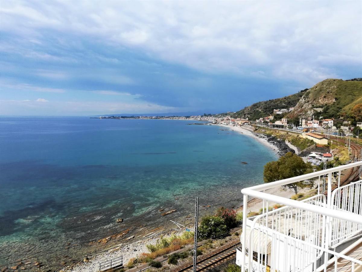 Baia Dei Delfini Apartment *